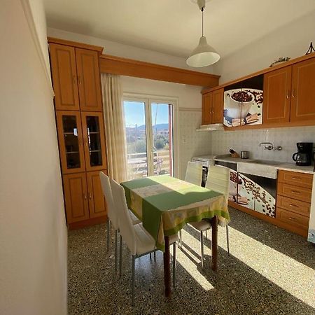Mpanos Sea Apartment 2 لوترا أوراياس إلينيس المظهر الخارجي الصورة